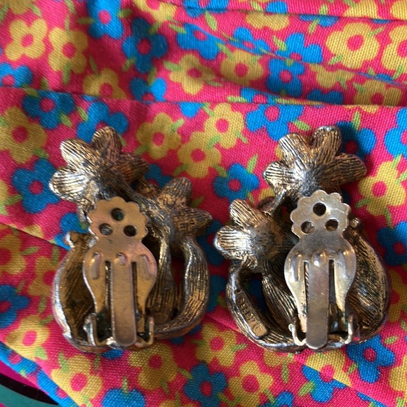 Vintage Selini Clip Earrings - Picture 4 of 7